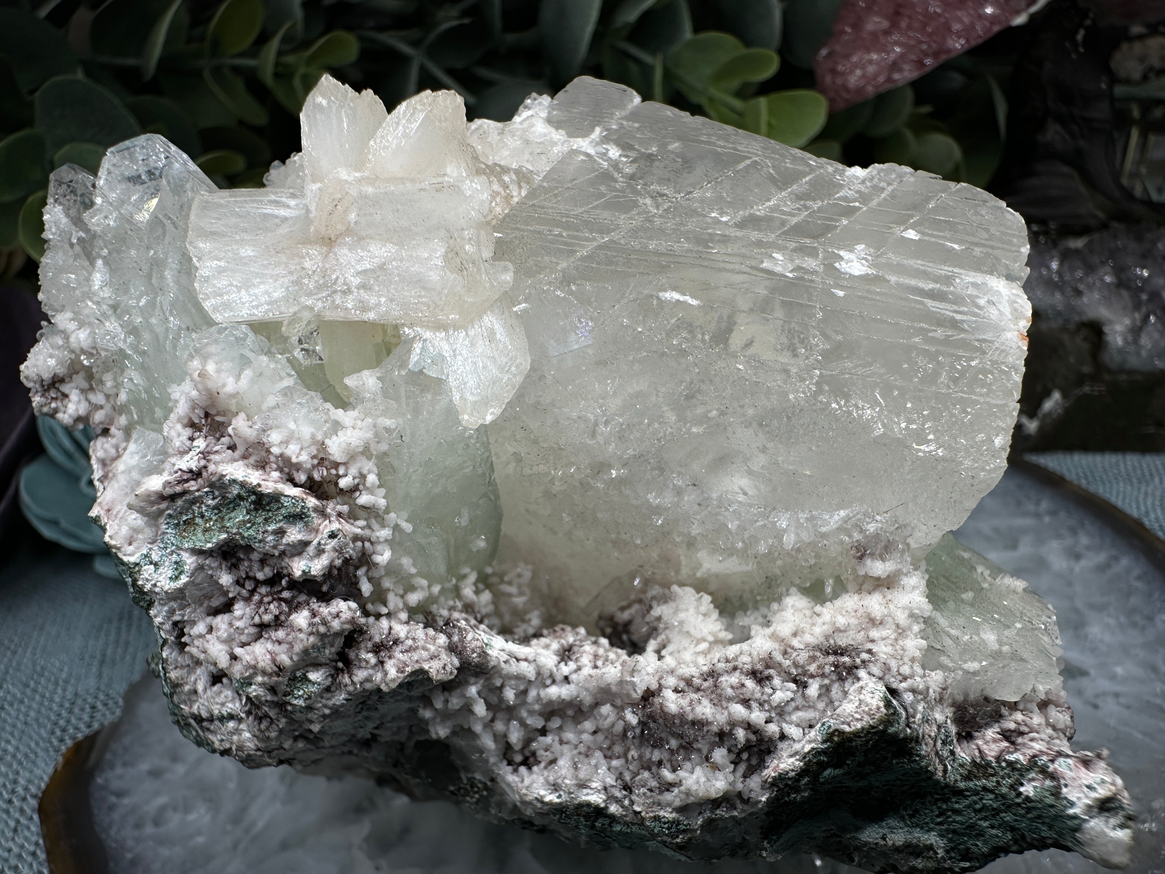 Calcite on Apophyllite & Stilbite image 7