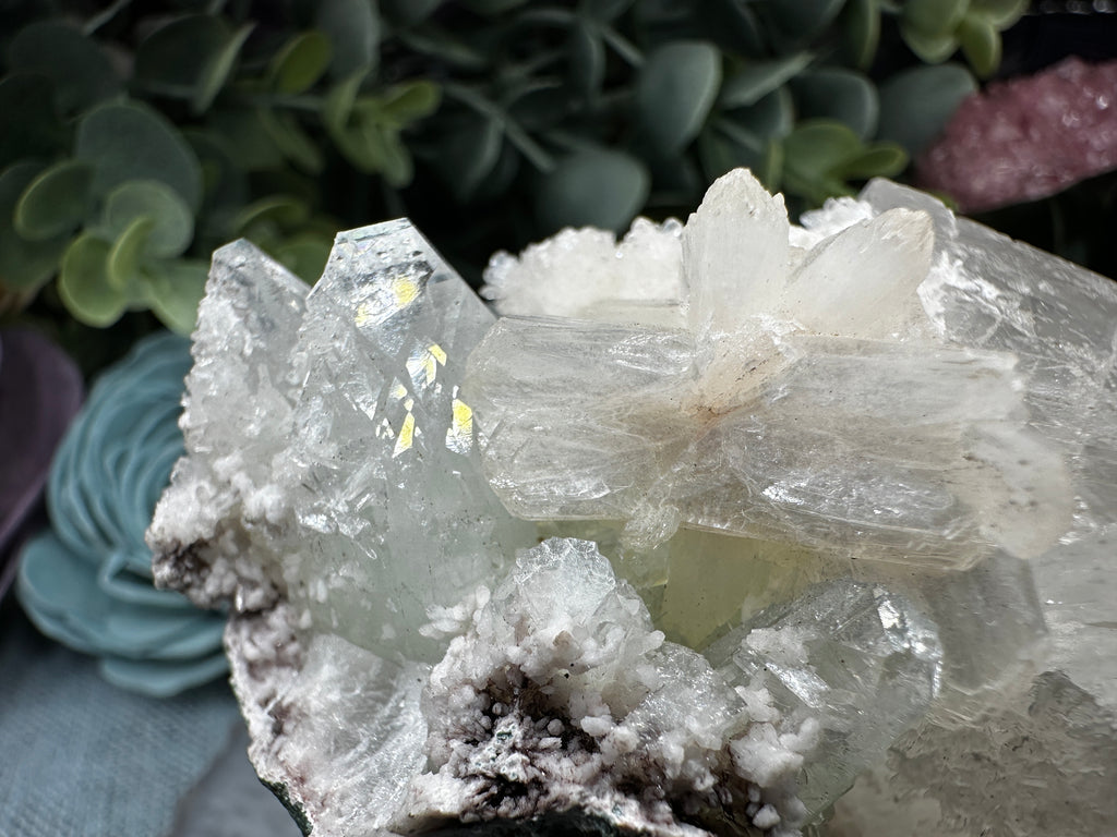 Calcite on Apophyllite & Stilbite image 8