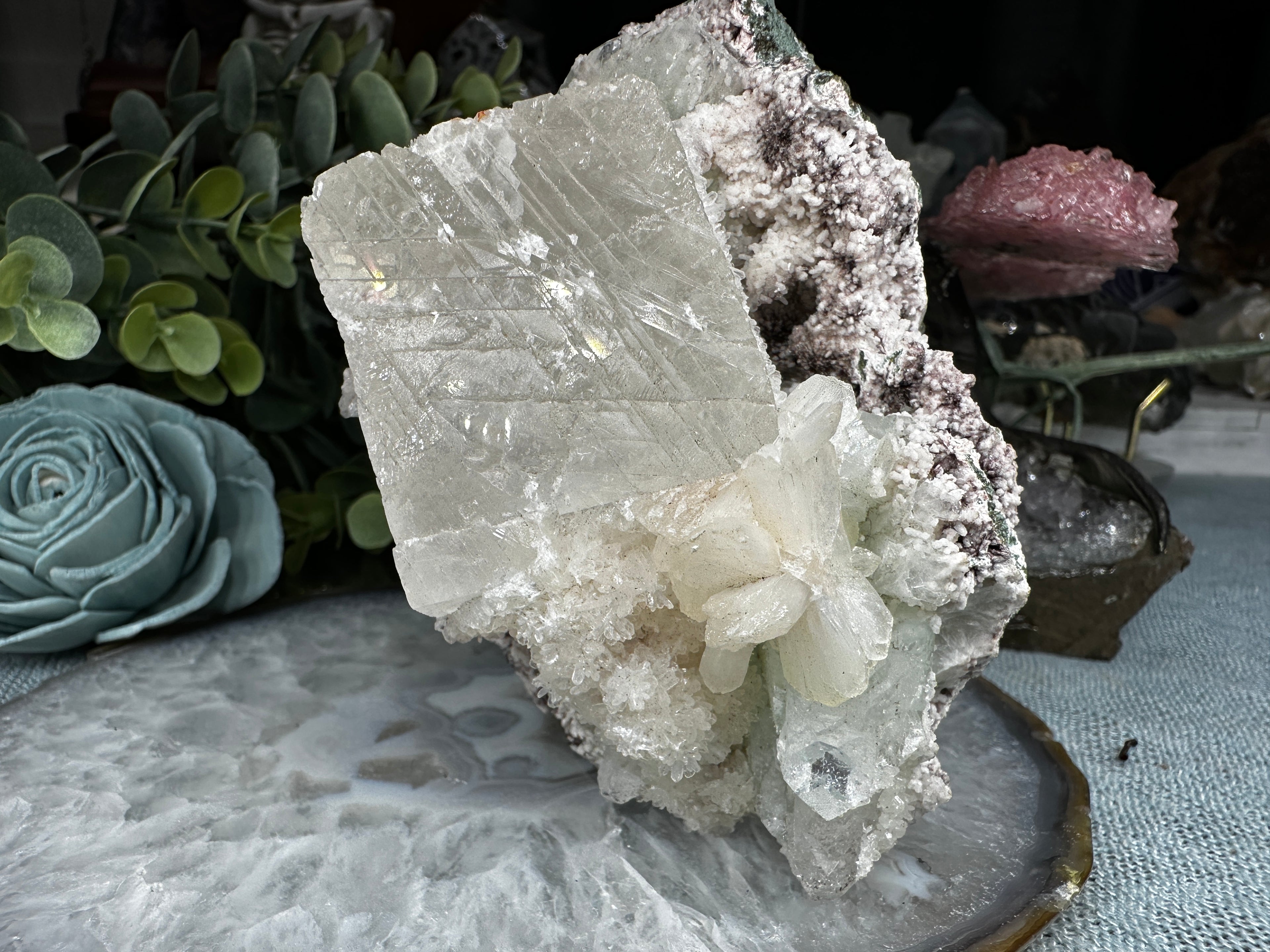 Calcite on Apophyllite & Stilbite image 1