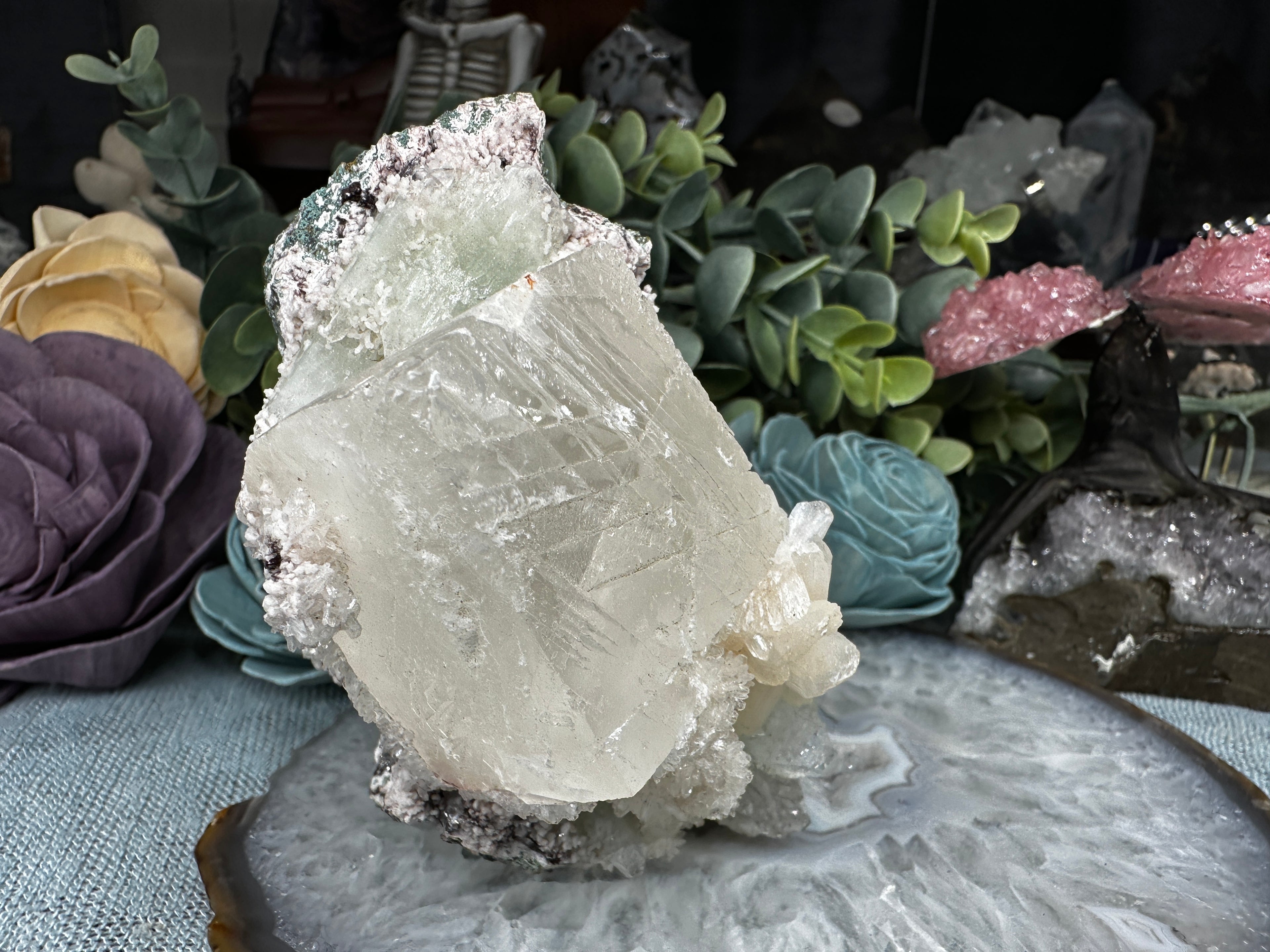 Calcite on Apophyllite & Stilbite image 0